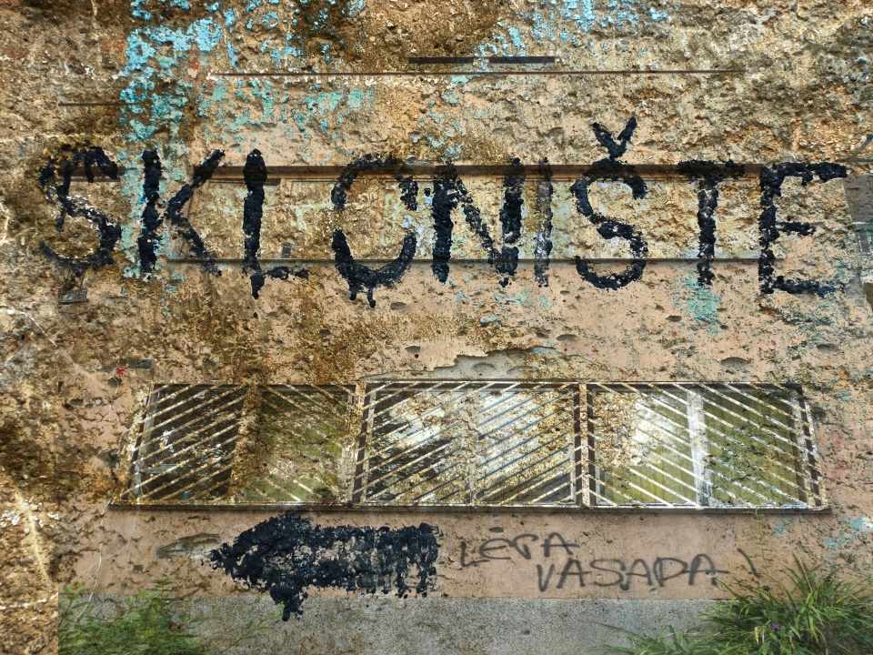 Photograph of 'Skloniste' graffitied on a wall (c) Jim Marshall